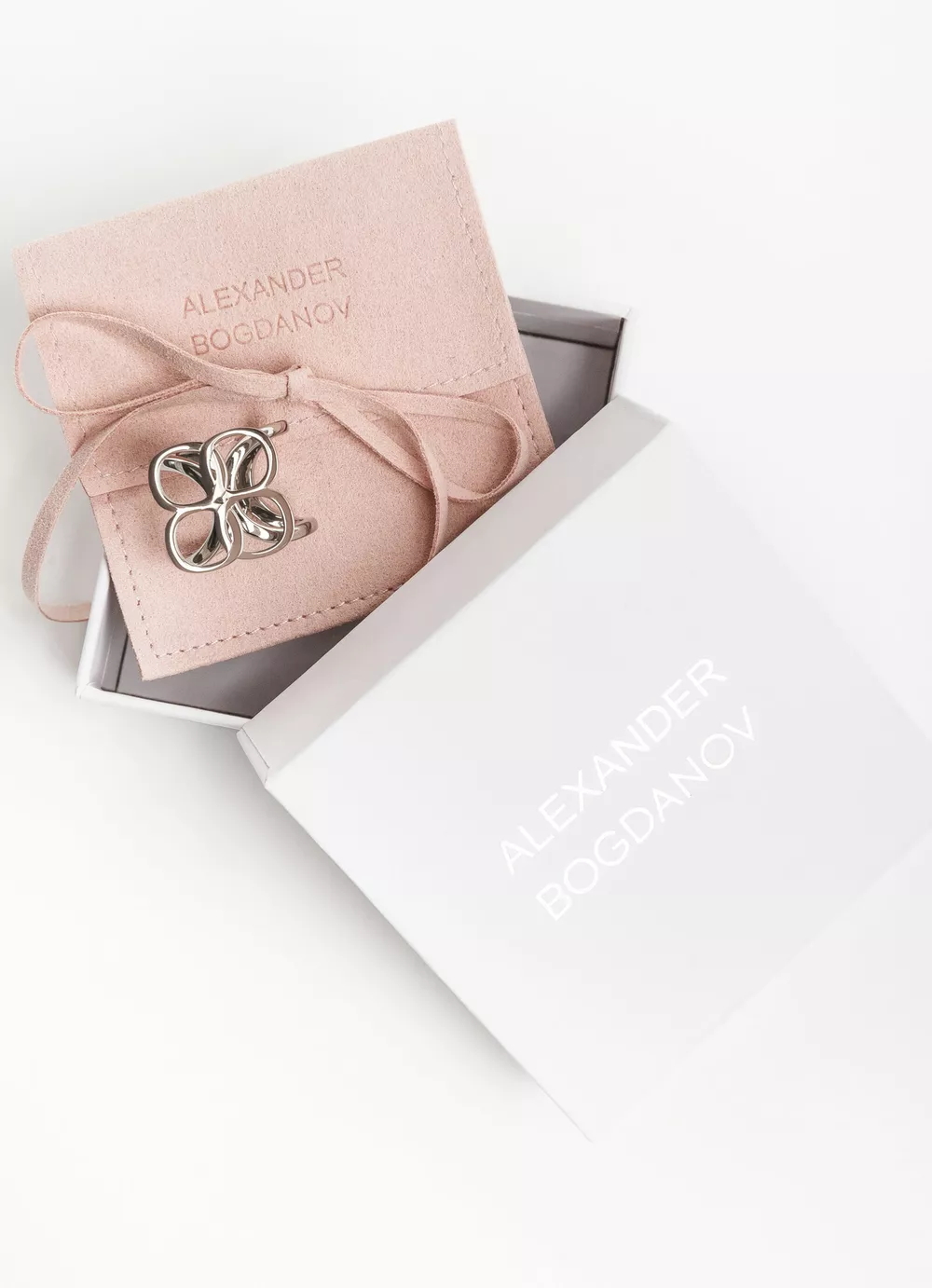 Карина Нигай на арт-показе и не только: дайджест fashion-новостей