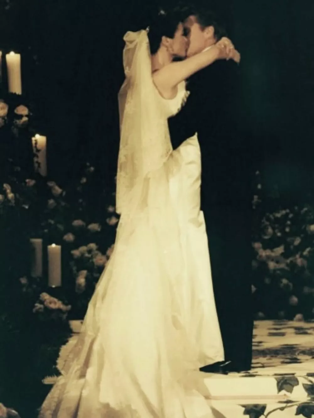 Кэтрин Зета-Джонс показала архивные фото с Майклом Дугласом в честь годовщины свадьбы