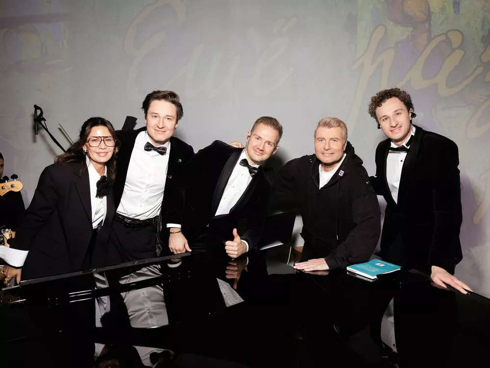 Игорь Крутой, Николай Басков, Лолита, Виктория Токарева, Геннадий Хазанов: гости презентации новой книги Аллы Крутой
Игорь Крутой, Николай Басков, Лолита, Виктория Токарева, Геннадий Хазанов: гости презентации новой книги Аллы Крутой