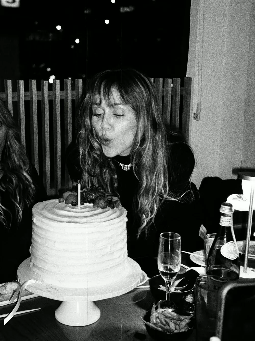 Майли Сайрус по-семейному отметила 33-летие Майли Сайрус по-семейному отметила 33-летие