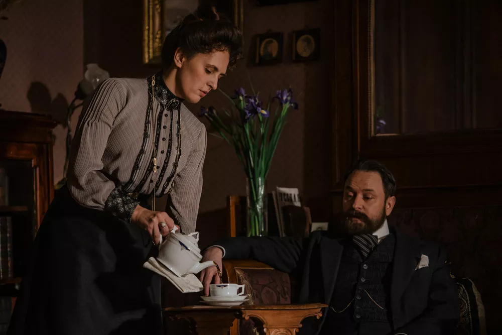 
                Мария Шумакова: о работе с Кончаловским, материнстве и 30 сброшенных килограммах            