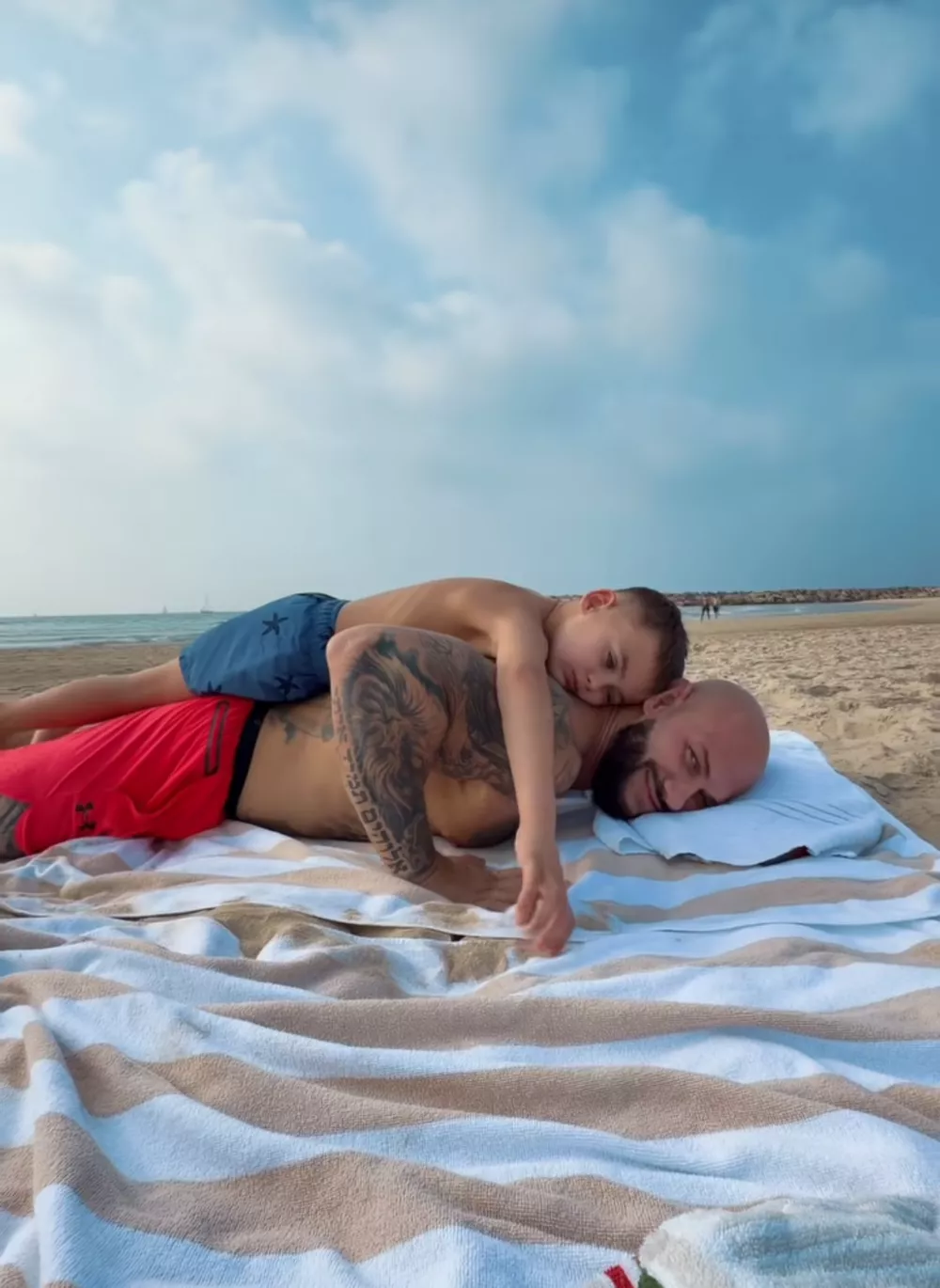 На фоне развода Джиган увез сына в Израиль
На фоне развода Джиган увез сына в Израиль