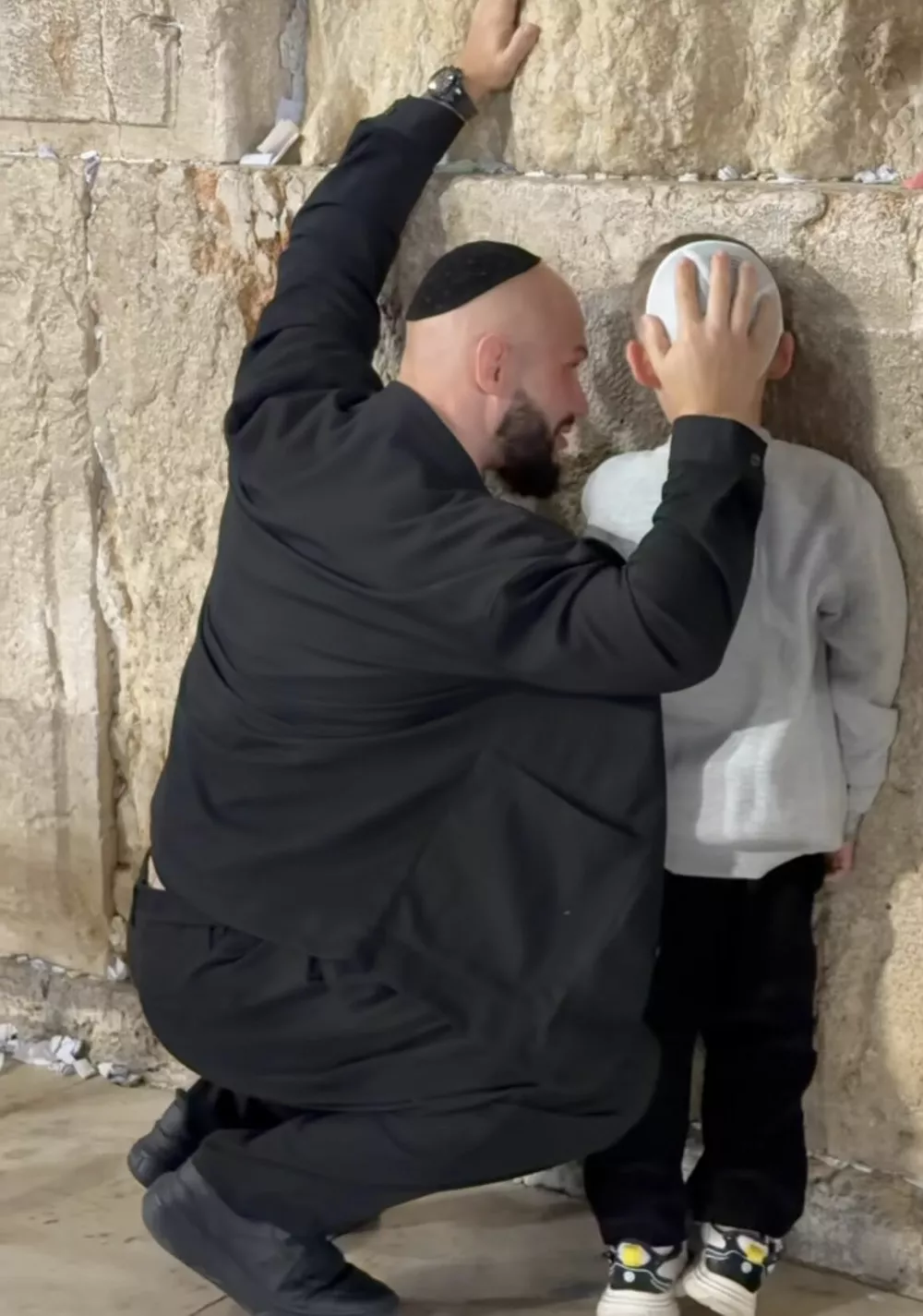 На фоне развода Джиган увез сына в Израиль
На фоне развода Джиган увез сына в Израиль