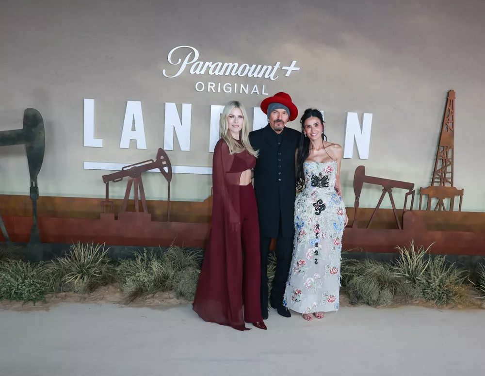 Образ дня: Деми Мур в цветочном платье на кинопремьере
Образ дня: Деми Мур в цветочном платье на кинопремьере