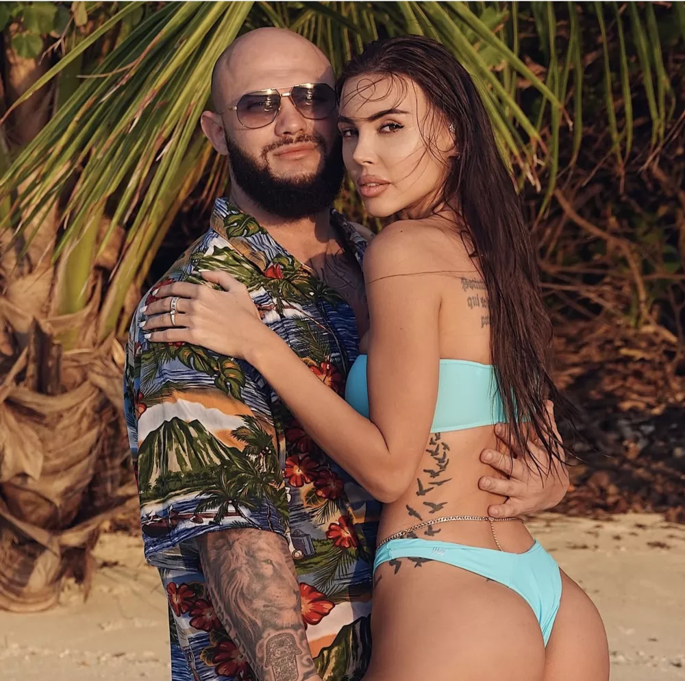 
                Оксана Самойлова о разводе с Джиганом: "Каждый вечер я реву в подушку"            