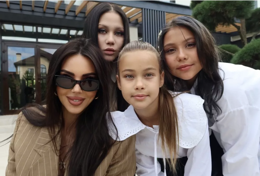 
                Оксана Самойлова о разводе с Джиганом: "Каждый вечер я реву в подушку"            