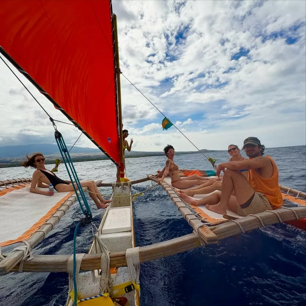 Певица Холзи позирует в бикини на фоне продолжительной болезни Певица Холзи позирует в бикини на фоне продолжительной болезни