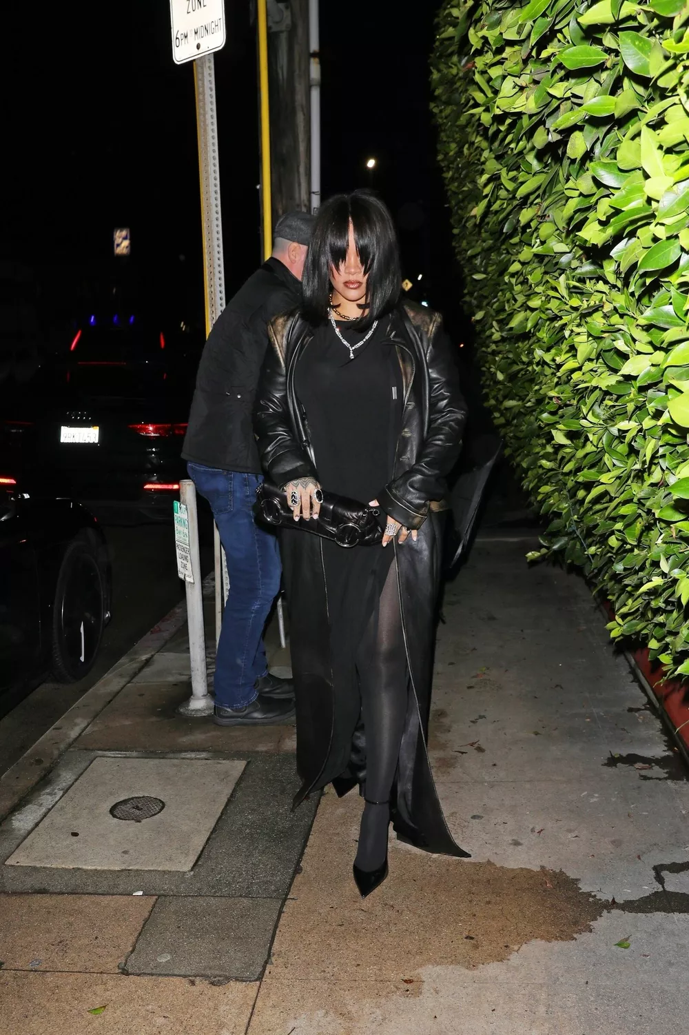 Рианна и A$AP Rocky сходили на свидание в образах в стиле “Матрицы” Рианна и A$AP Rocky сходили на свидание в образах в стиле “Матрицы”