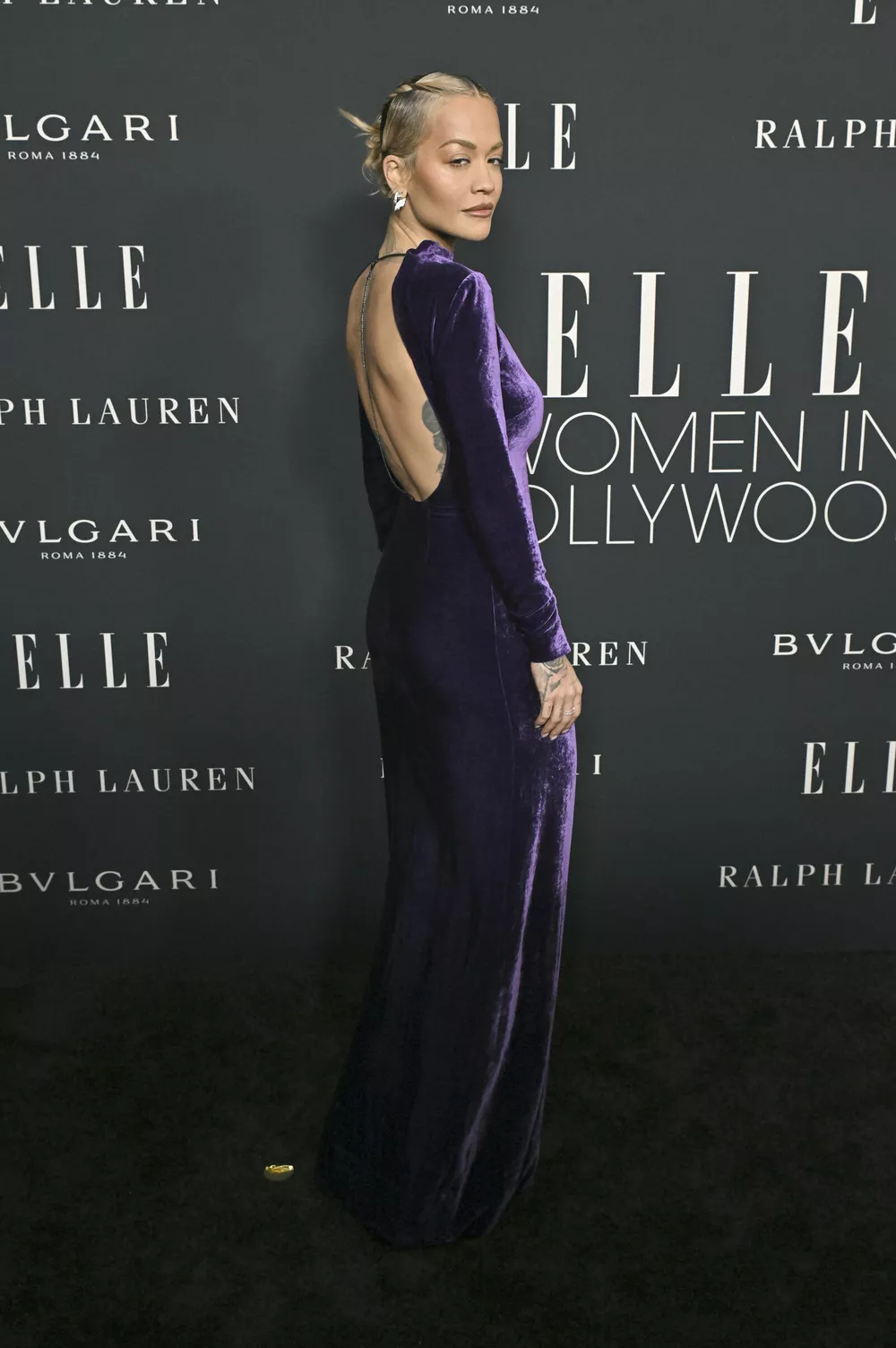 Рита Ора обнажила татуированную спину на светском мероприятии