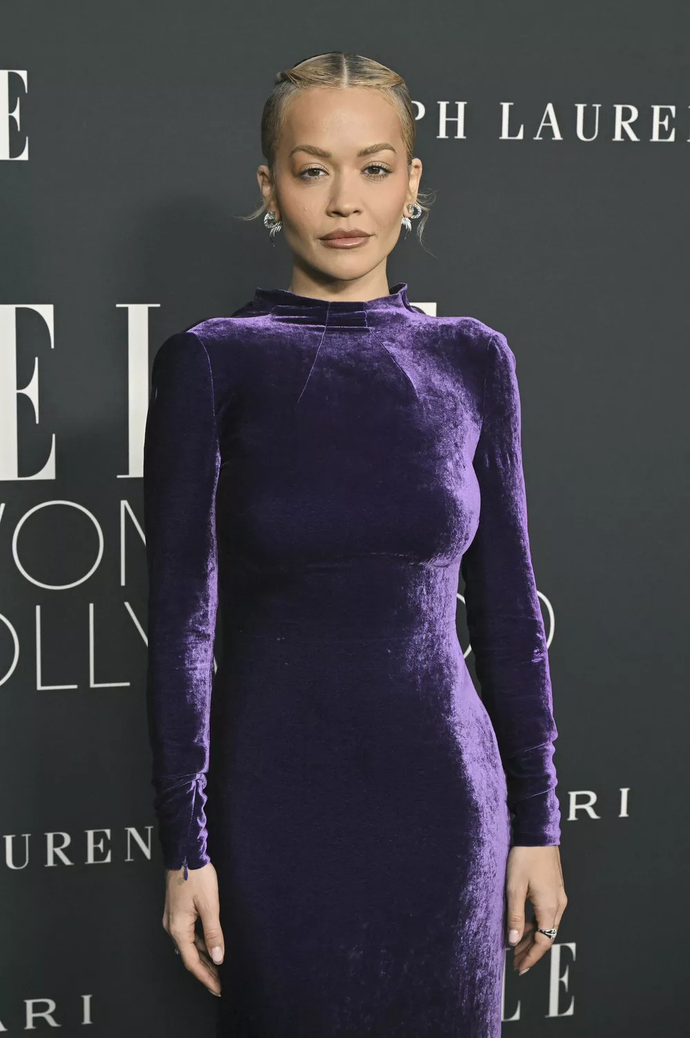 Рита Ора обнажила татуированную спину на светском мероприятии