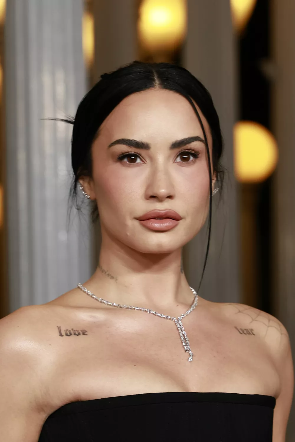 
                Сальма Хайек, Пэрис Хилтон, Деми Мур в прозрачном на LACMA Art+Film Gala 2025            