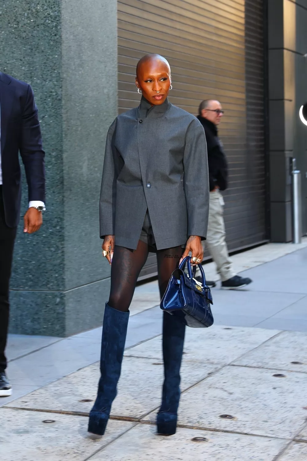 От Милы Кунис до Деми Мур: самые хорошо одетые знаменитости ноября