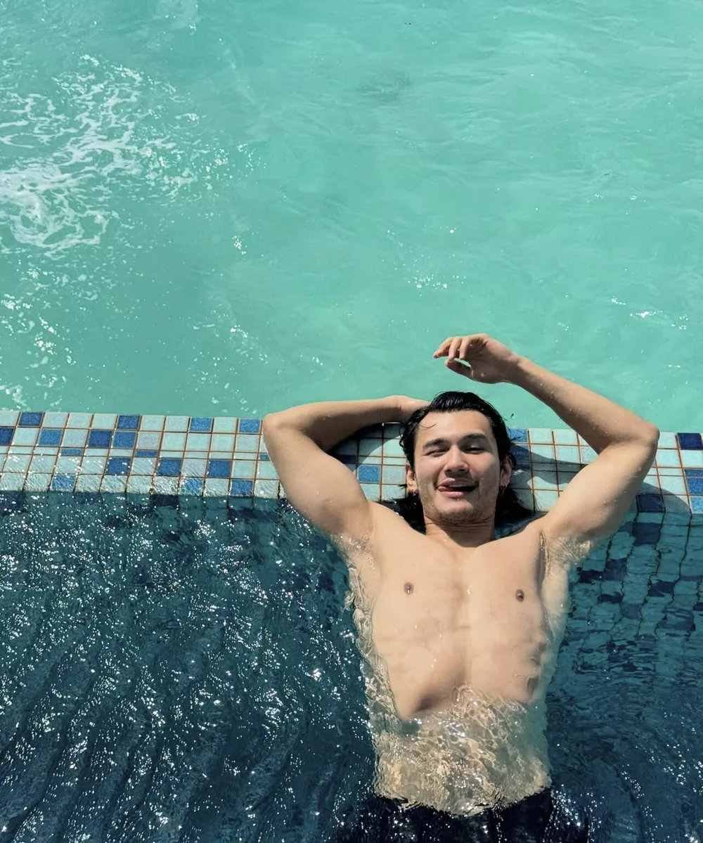 Саша Бортич продемонстрировала фигуру на отдыхе с возлюбленным
Саша Бортич продемонстрировала фигуру на отдыхе с возлюбленным