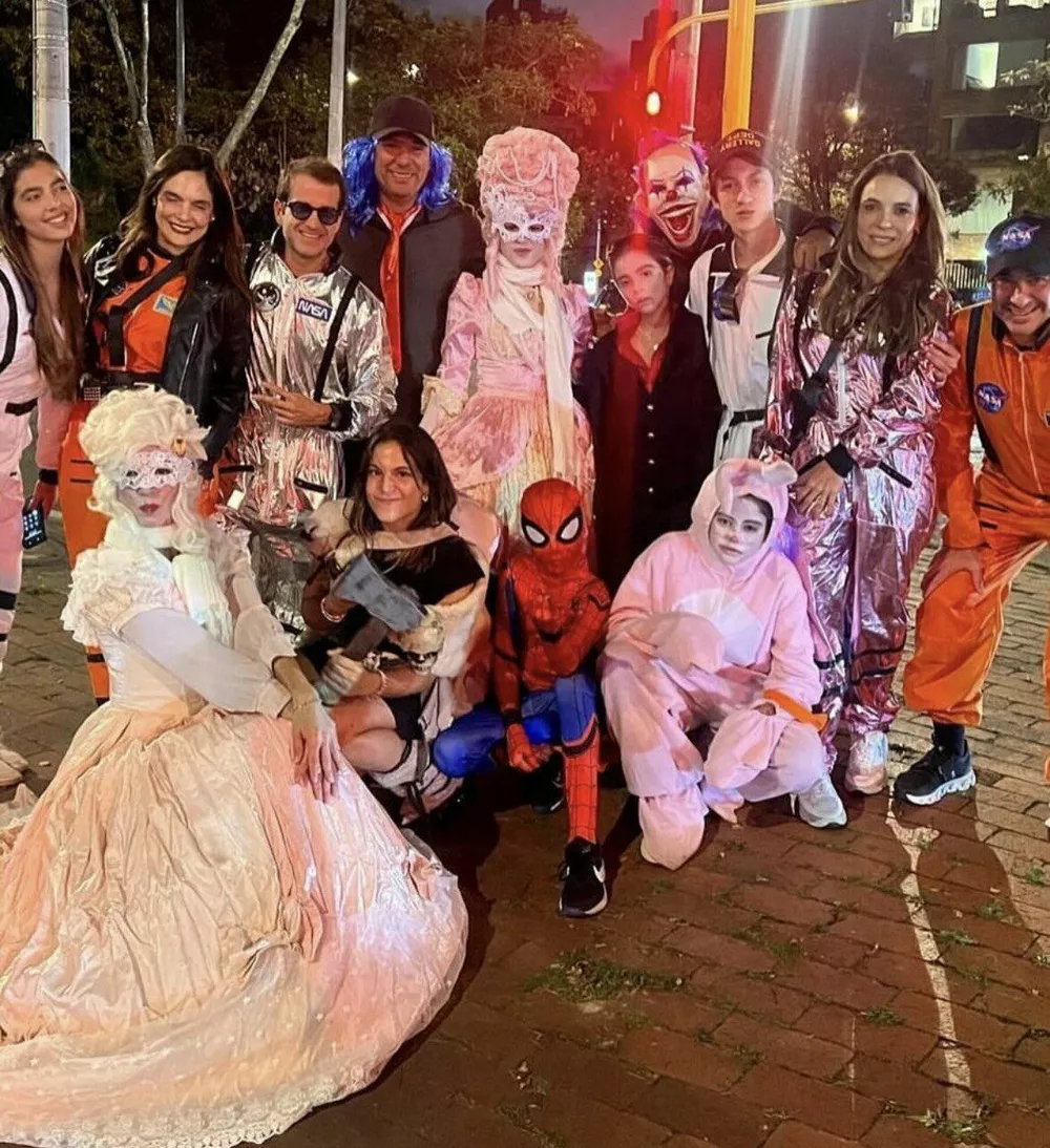 
                Шакира поделилась редкими снимками с подросшими сыновьями            