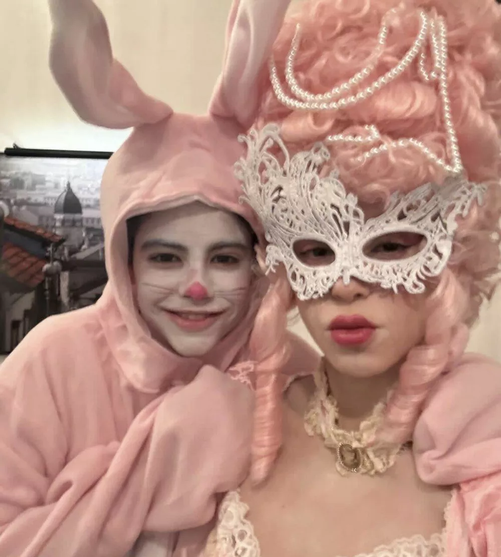 
                Шакира поделилась редкими снимками с подросшими сыновьями            