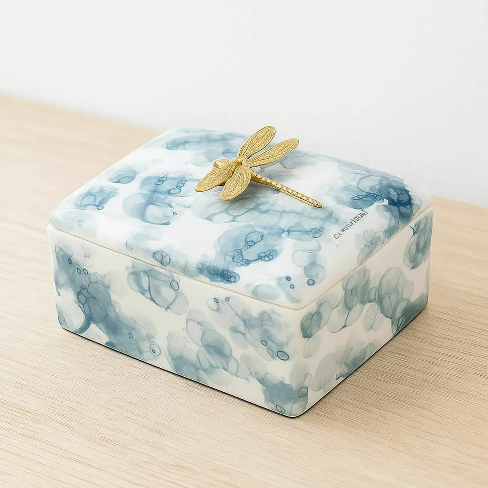 Тепло в деталях: 5 стильных подарков на День матери