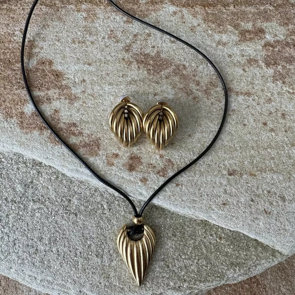 Тепло в деталях: 5 стильных подарков на День матери