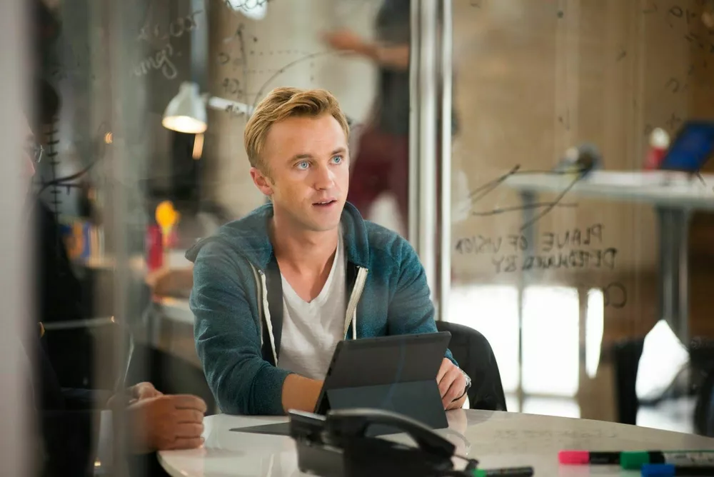 
                Том Фелтон вернулся к роли повзрослевшего Драко Малфоя в бродвейской постановке "Гарри Поттера"            