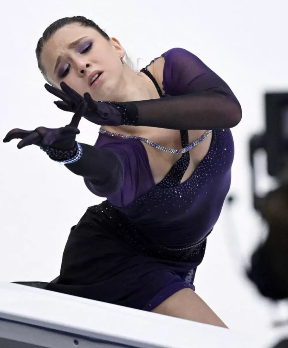 У Камилы Валиевой отобрали золотую медаль чемпионата Европы 2022 года
У Камилы Валиевой отобрали золотую медаль чемпионата Европы 2022 года