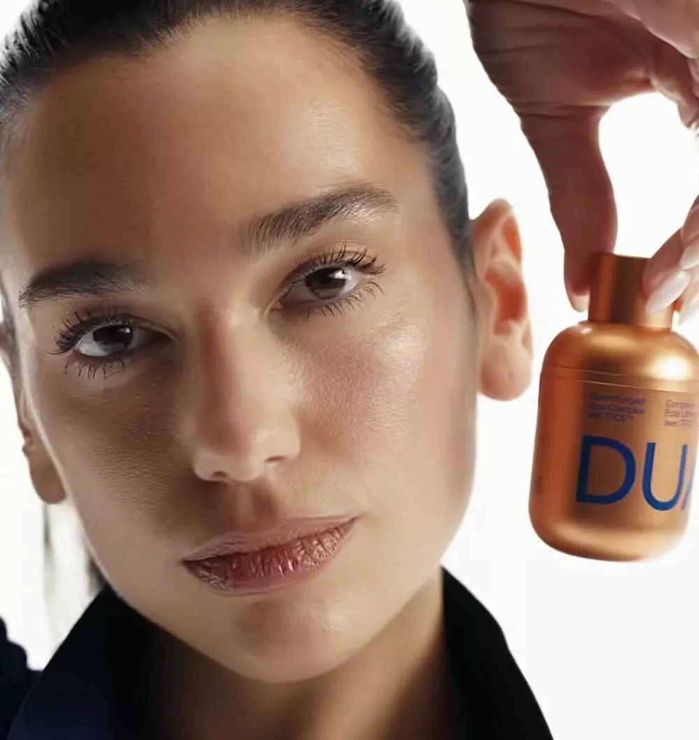 
                Вслед за Рианной и Селеной: Дуа Липа запускает свою линию косметики            