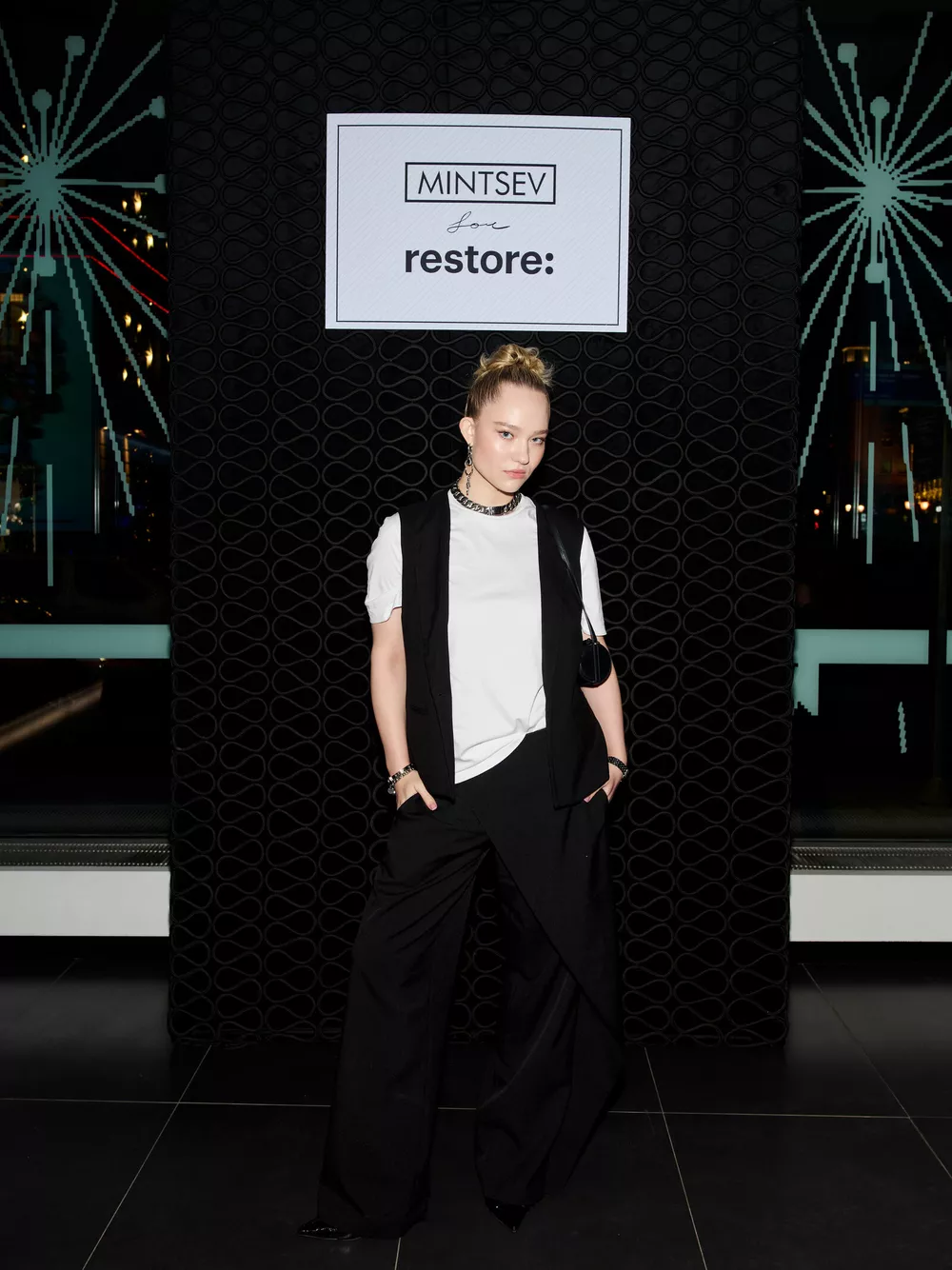 
                Павел Табаков, Юлианна Караулова, Софья Синицына на закрытой презентации в центре Москвы            