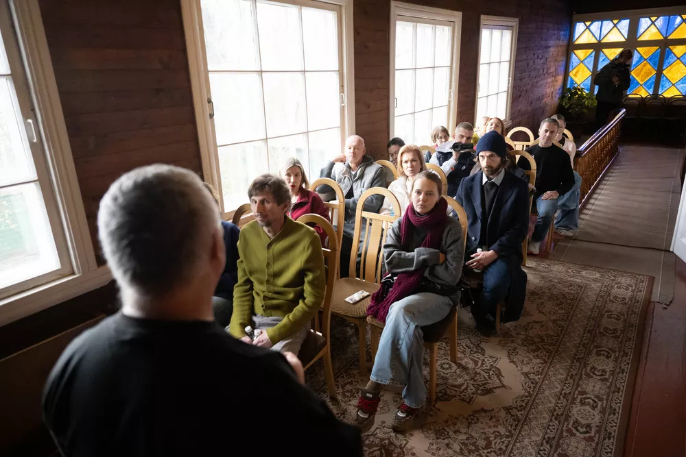 
                Юлия Хлынина, Михаил Пореченков и другие на экскурсии в городе Старая Русса            
