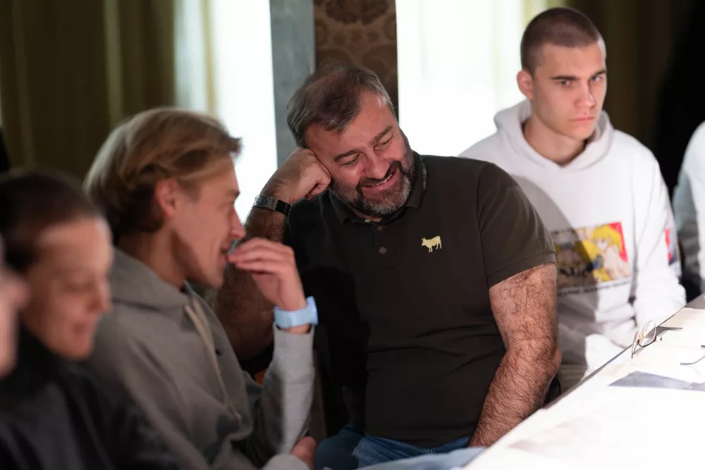 
                Юлия Хлынина, Михаил Пореченков и другие на экскурсии в городе Старая Русса            