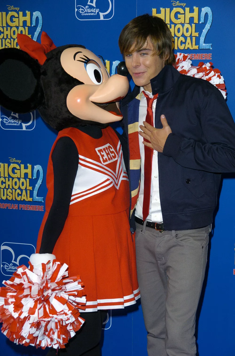 
                "Звучит ужасно": в сети завирусилась запись с истинным вокалом Зака Эфрона             