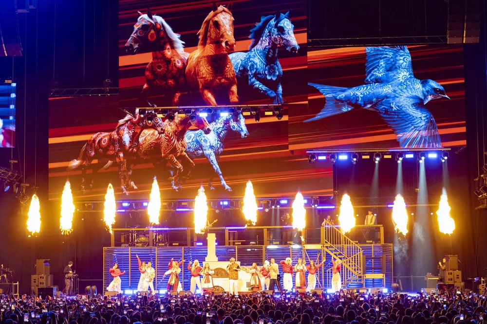 "30 солнечных лет": в столице с размахом отметили юбилей легендарные "Иванушки"