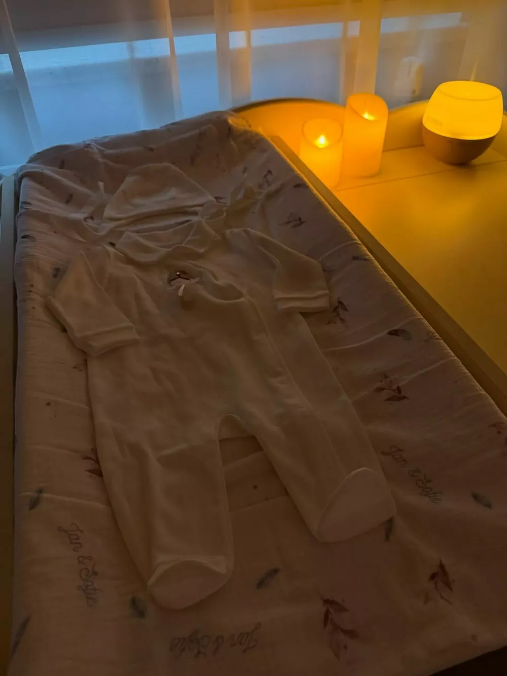 Агата Муцениеце показала выписку из роддома
Агата Муцениеце показала выписку из роддома