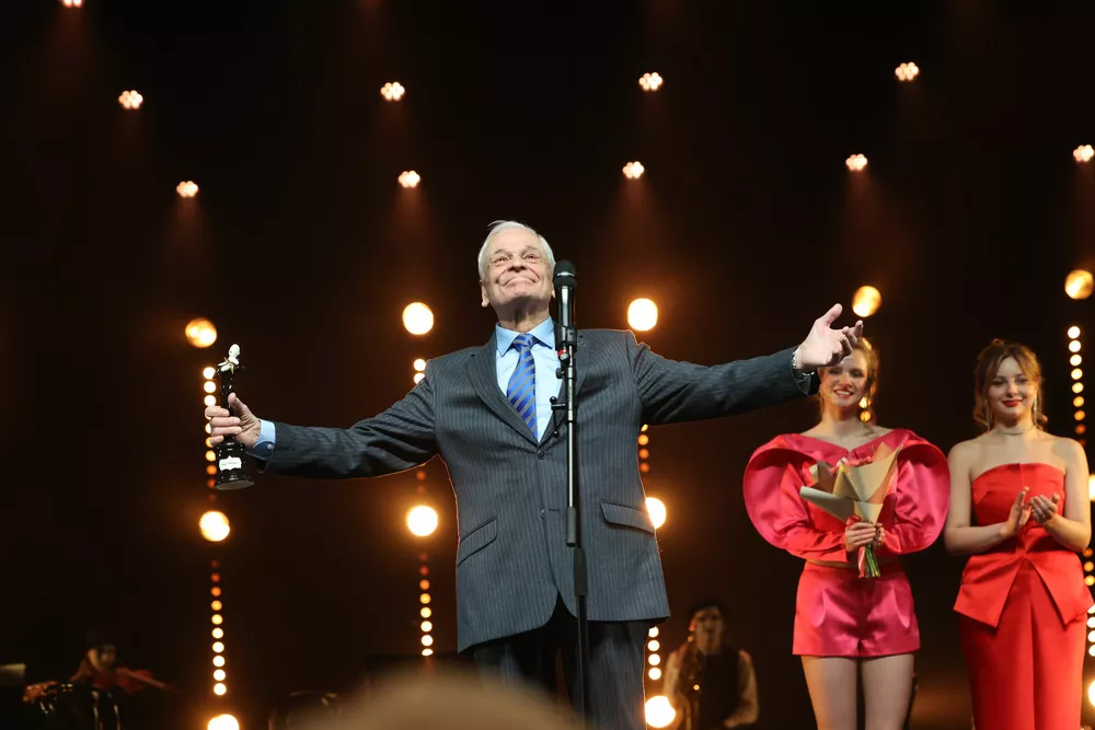 Аня Чиповская, Антон Хабаров, Нонна Гришаева на церемонии вручения премии "Звезда Театрала" Аня Чиповская, Антон Хабаров, Нонна Гришаева на церемонии вручения премии "Звезда Театрала"