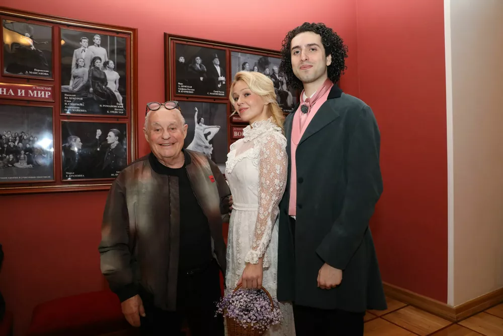 Аня Чиповская, Антон Хабаров, Нонна Гришаева на церемонии вручения премии "Звезда Театрала" Аня Чиповская, Антон Хабаров, Нонна Гришаева на церемонии вручения премии "Звезда Театрала"