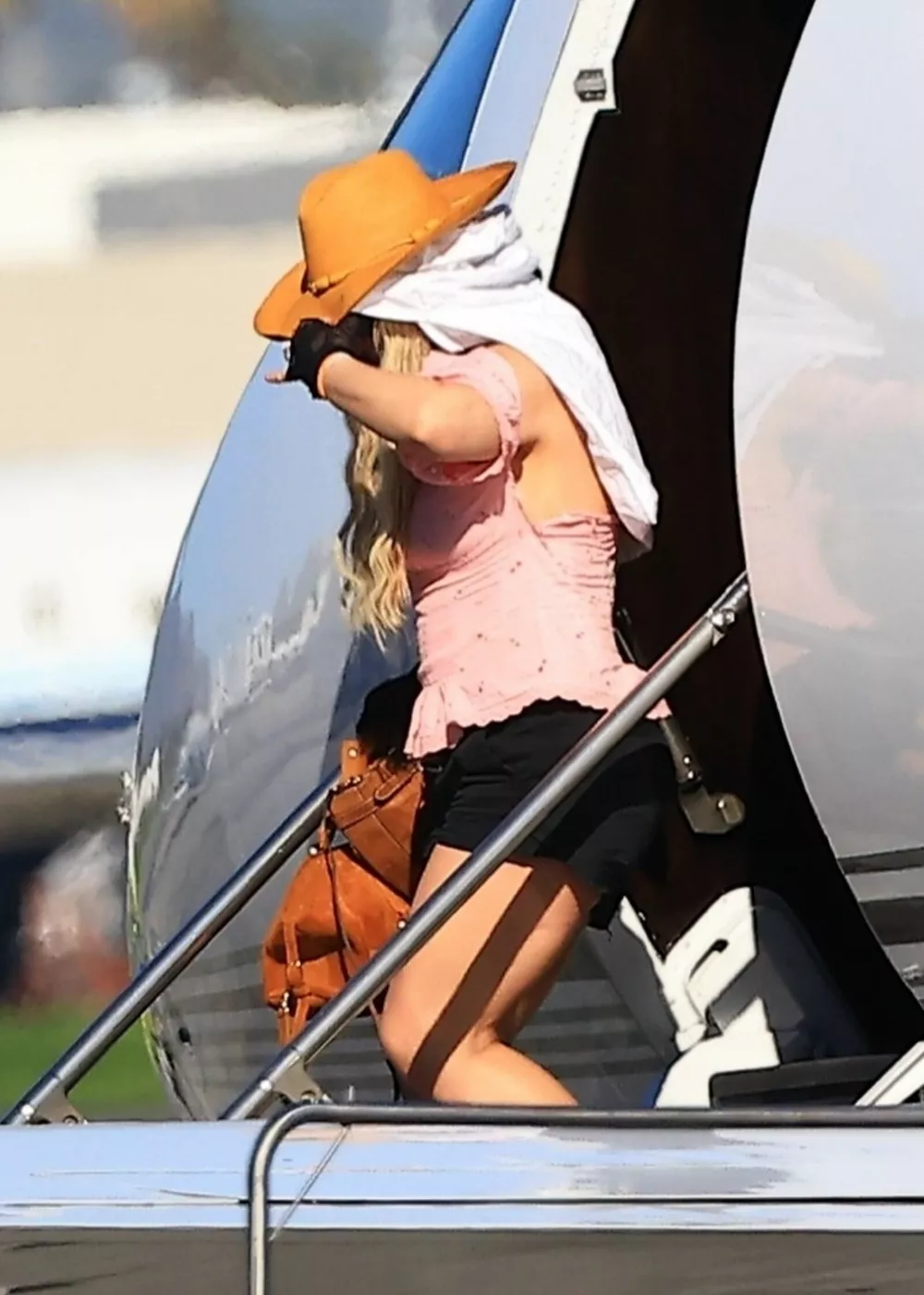 Бритни Спирс замечена с игрушечным младенцем в люльке Бритни Спирс замечена с игрушечным младенцем в люльке