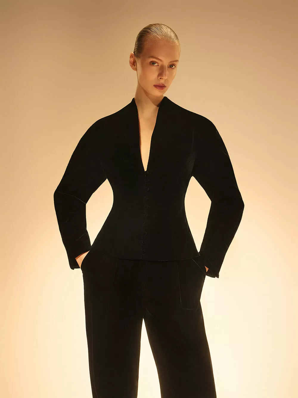 Образ не на одну ночь: что из новогодних коллекций стоит оставить в гардеробе Образ не на одну ночь: что из новогодних коллекций стоит оставить в гардеробе