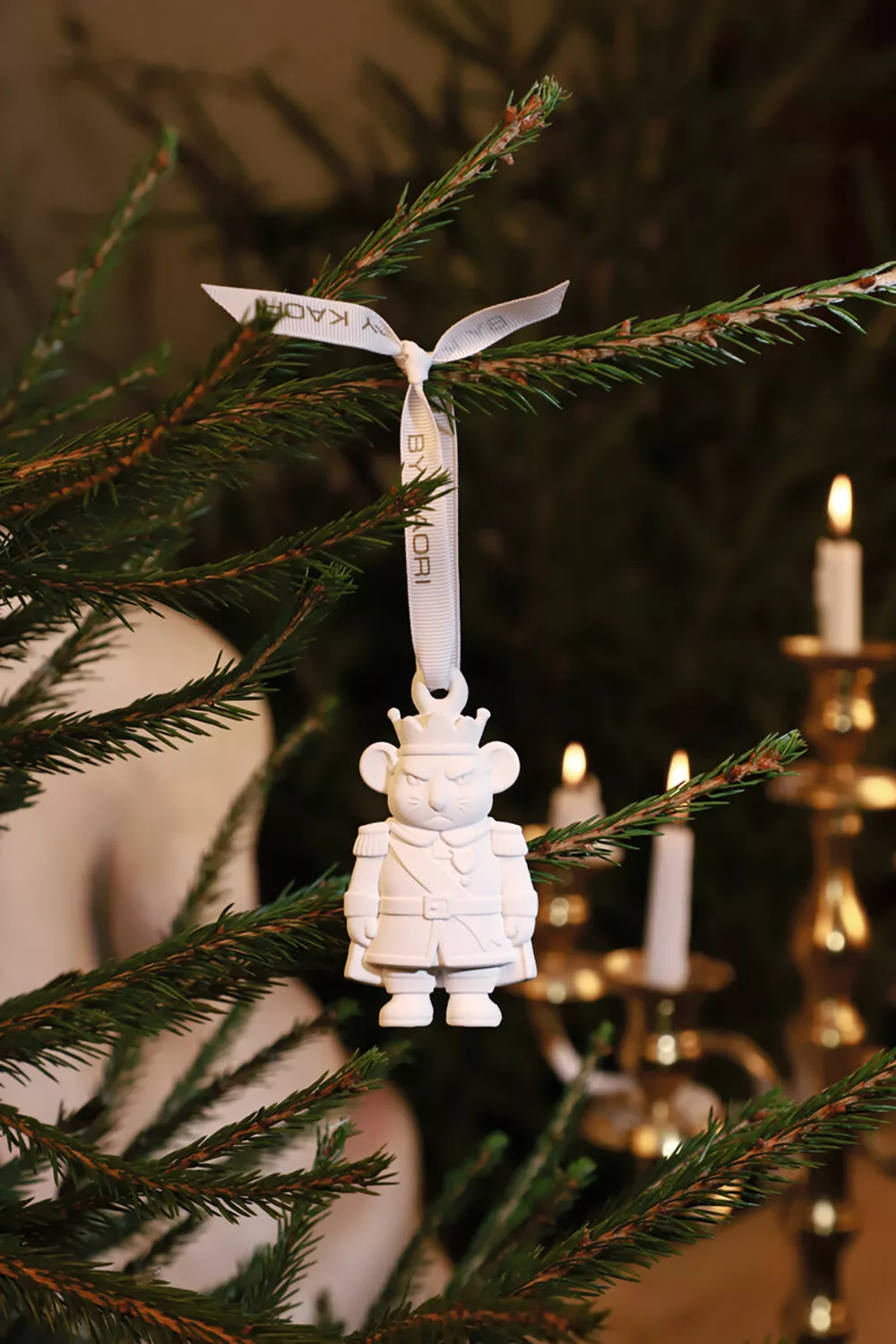 Детали в эстетике тихой роскоши и совершенные handmade-формы: чем украсить интерьер к Новому году