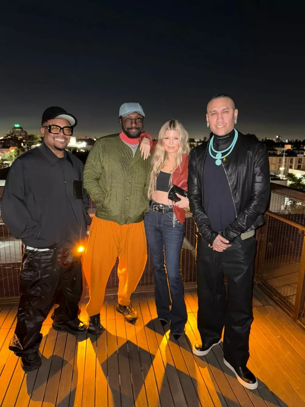 Ферги воссоединилась с The Black Eyed Peas спустя 8 лет после ухода из группы Ферги воссоединилась с The Black Eyed Peas спустя 8 лет после ухода из группы