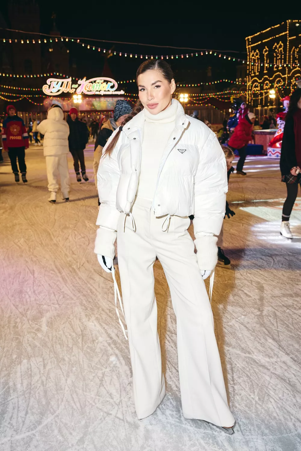 Филипп Киркоров, Юлия и Анна Пересильд, Татьяна Навка и другие на открытии ГУМ-катка