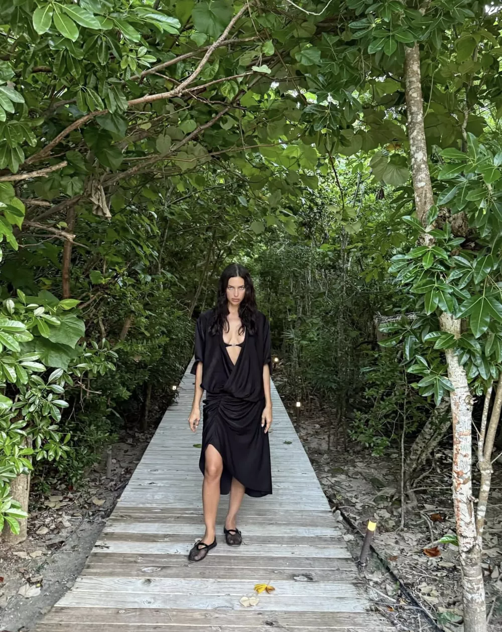 Ирина Шейк снялась в провокационном бикини