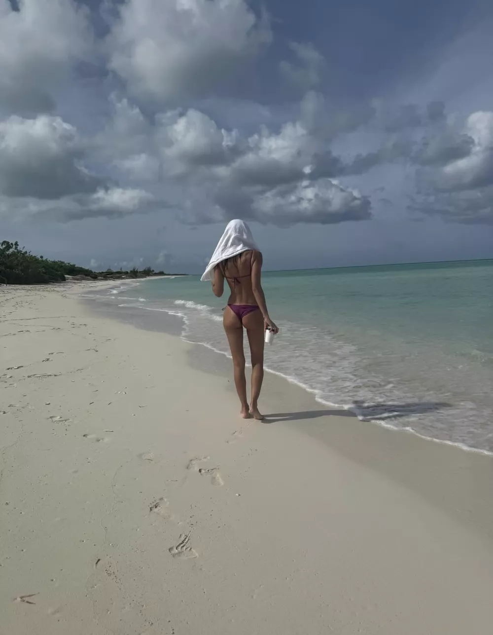 Ирина Шейк снялась в провокационном бикини