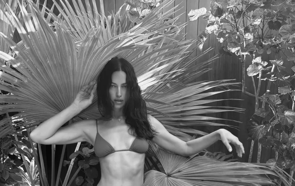 Ирина Шейк снялась в провокационном бикини