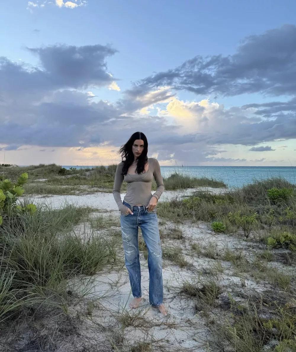 Ирина Шейк снялась в провокационном бикини