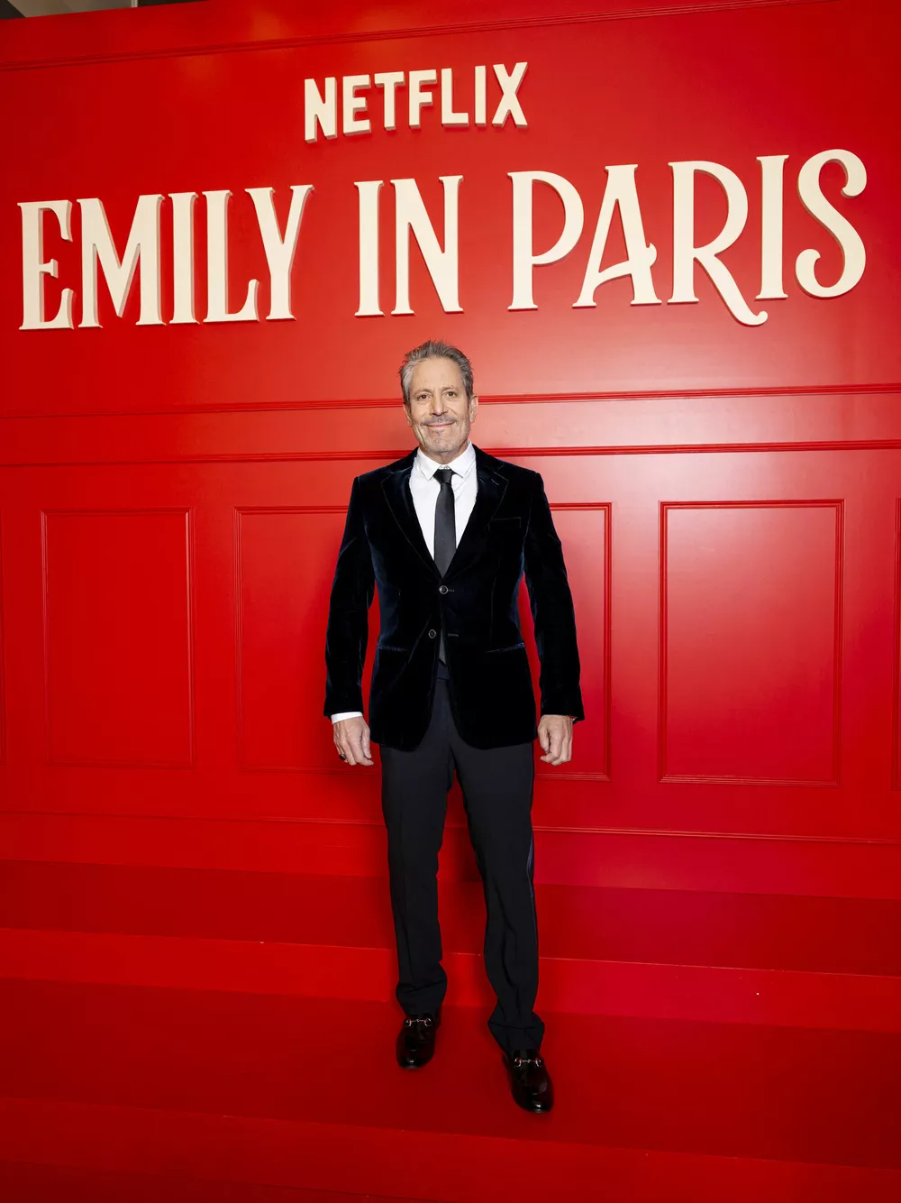 Лили Коллинз, Эшли Парк и другие: французская премьера 5 сезона &ldquo;Эмили в Париже&rdquo;