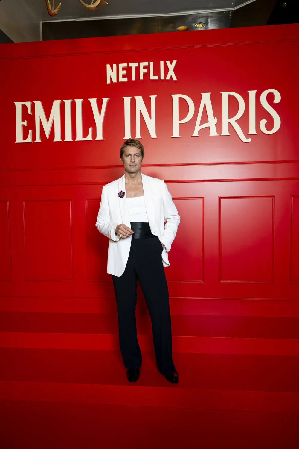 Лили Коллинз, Эшли Парк и другие: французская премьера 5 сезона &ldquo;Эмили в Париже&rdquo;