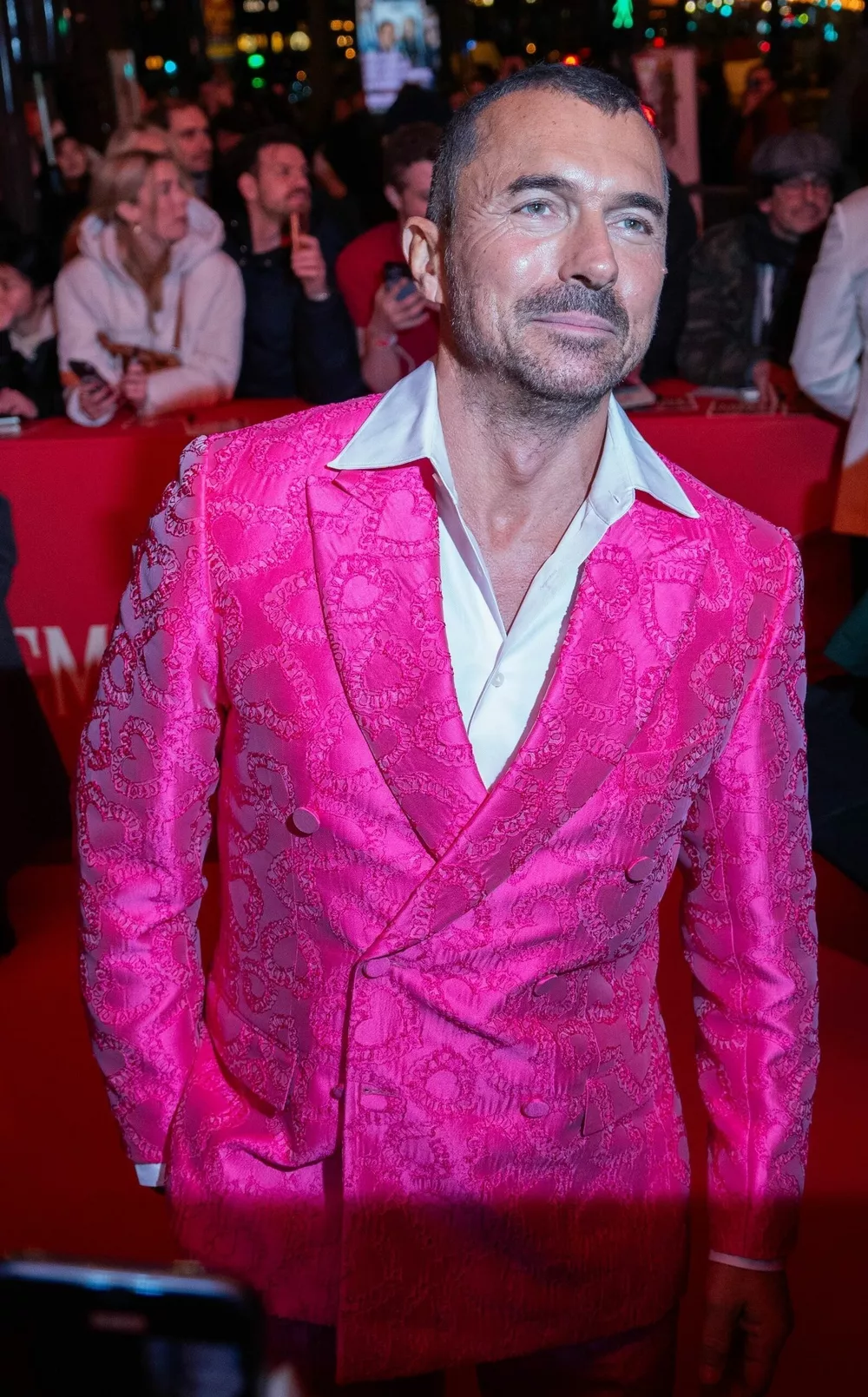 Лили Коллинз, Эшли Парк и другие: французская премьера 5 сезона &ldquo;Эмили в Париже&rdquo;