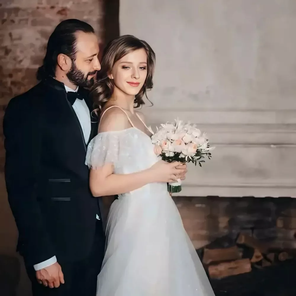 Лиза Арзамасова трогательно поздравила Илью Авербуха с годовщиной свадьбы