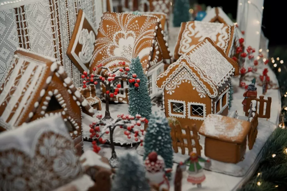 Мы любим поесть: доставка к новогоднему столу, авторские торты и десерты, знаменитые картины в супермаркете и необычный адвент-календарь