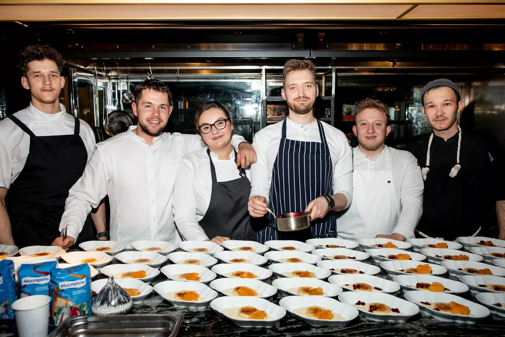 Мы любим поесть: доставка к новогоднему столу, авторские торты и десерты, знаменитые картины в супермаркете и необычный адвент-календарь