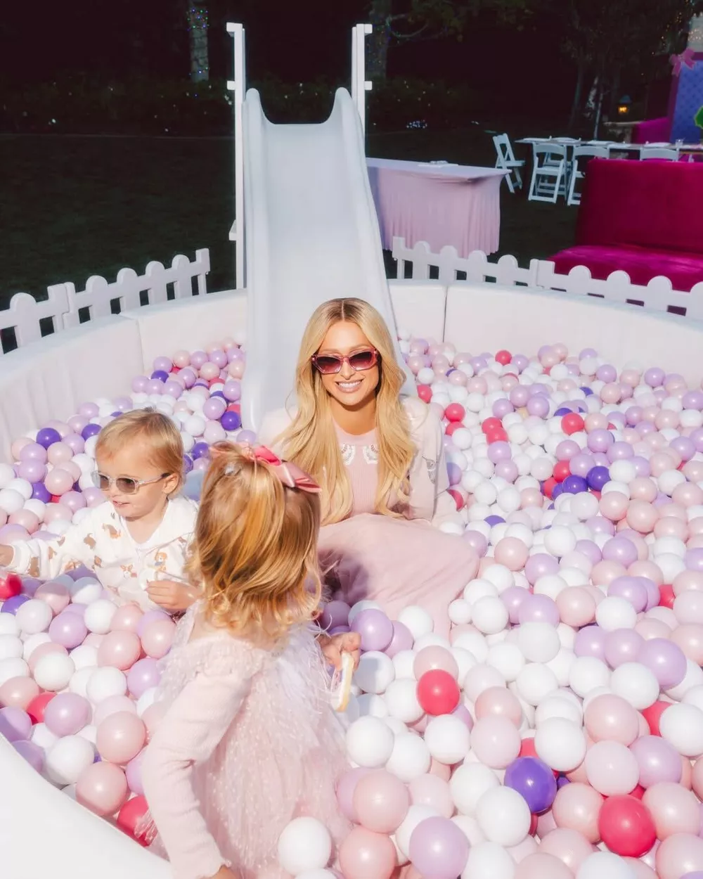 Пэрис Хилтон отметила двухлетие дочери тематической вечеринкой
Пэрис Хилтон отметила двухлетие дочери тематической вечеринкой