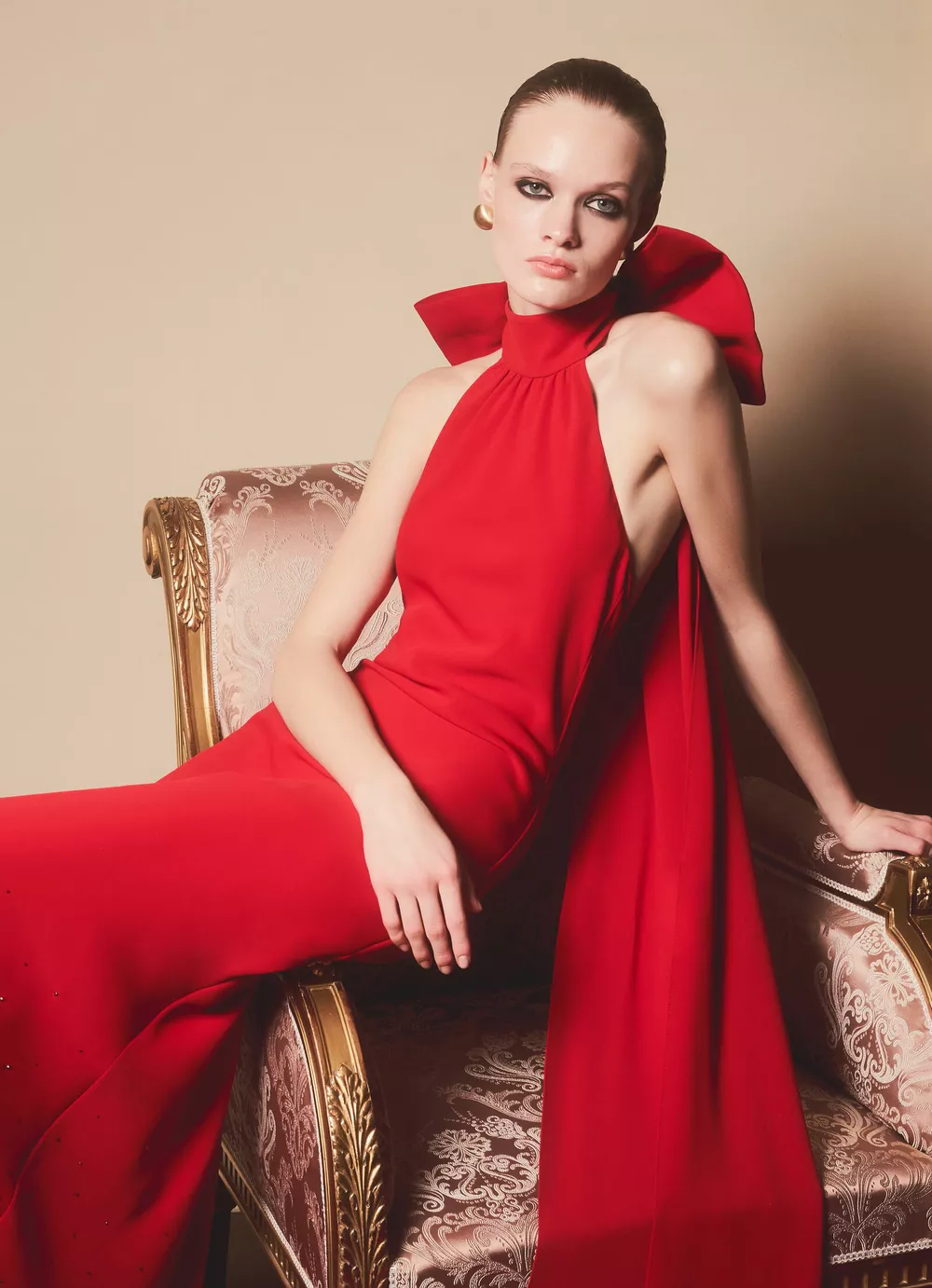 Перья, банты и пайетки: в чем встречать Новый год Перья, банты и пайетки: в чем встречать Новый год