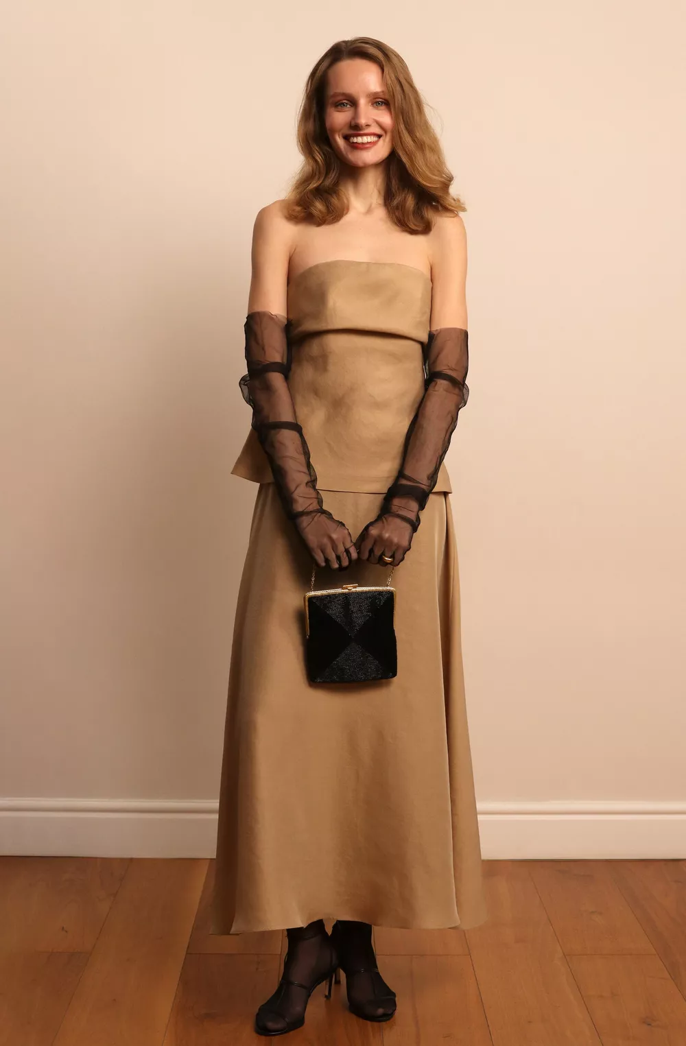 Перья, банты и пайетки: в чем встречать Новый год Перья, банты и пайетки: в чем встречать Новый год